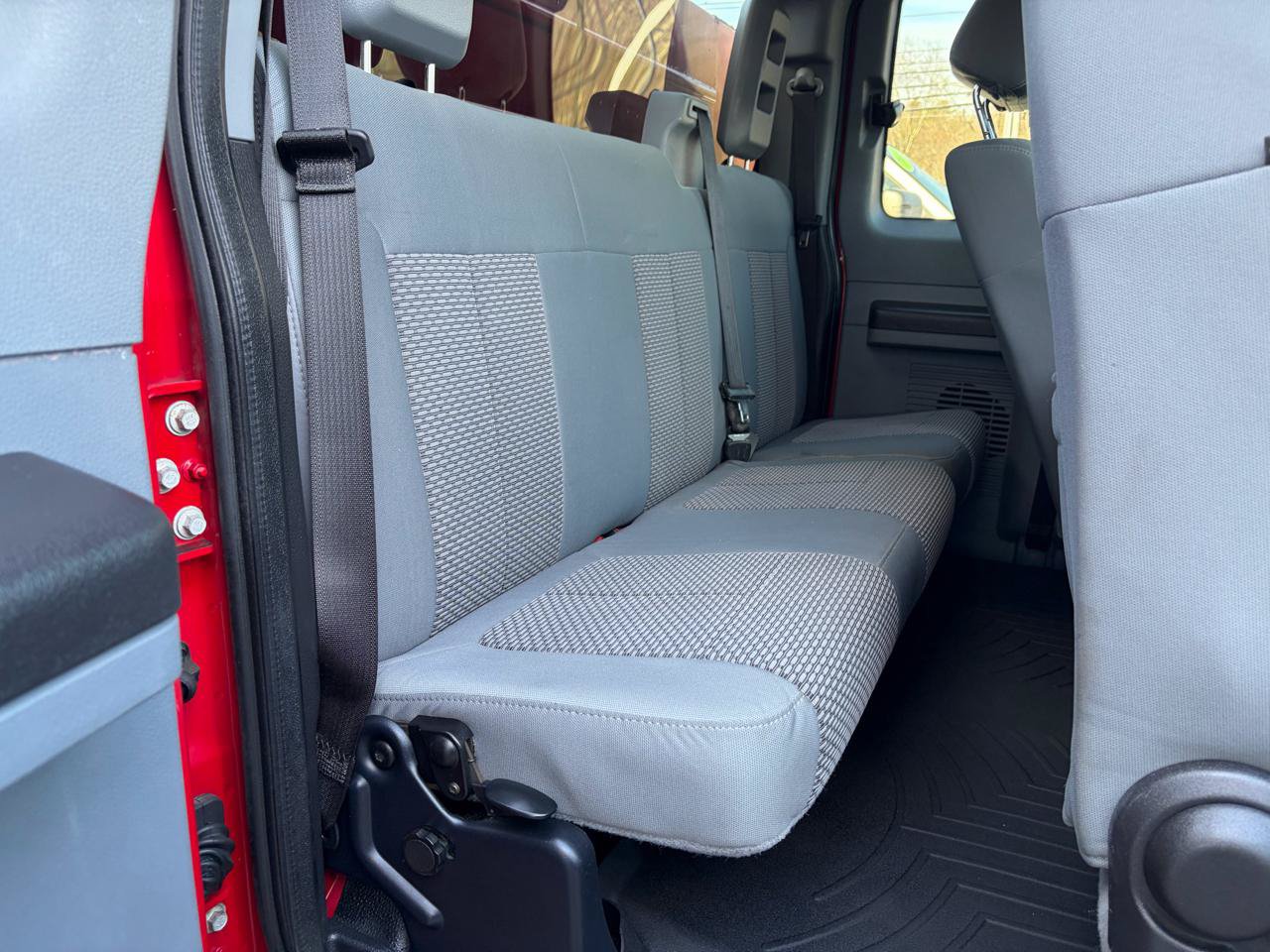 Used 2013 Ford F550 4x4 SuperCab Super Duty w/ Payload Upgrade Pkg image 45