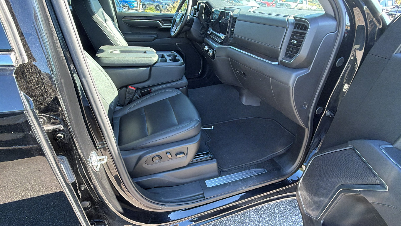 Used 2025 GMC Sierra 1500 SLT AWD/4WD image 19