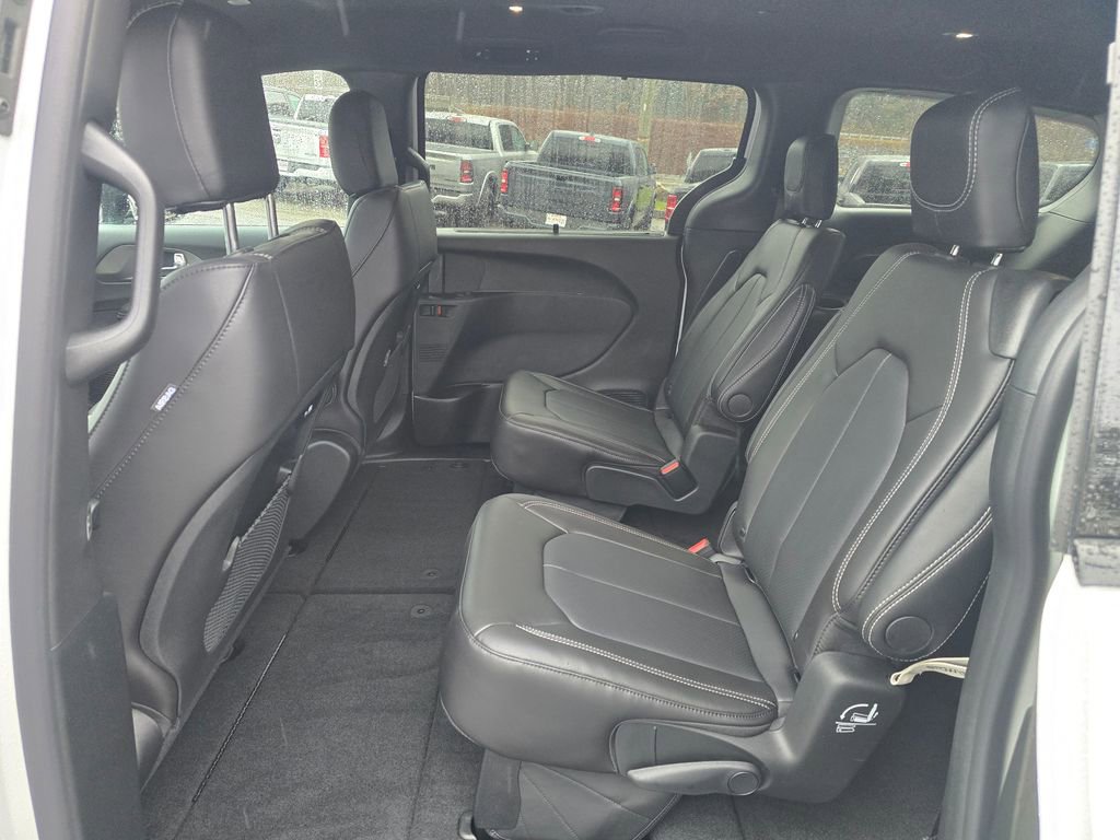 New 2026 Chrysler Pacifica Select image 10