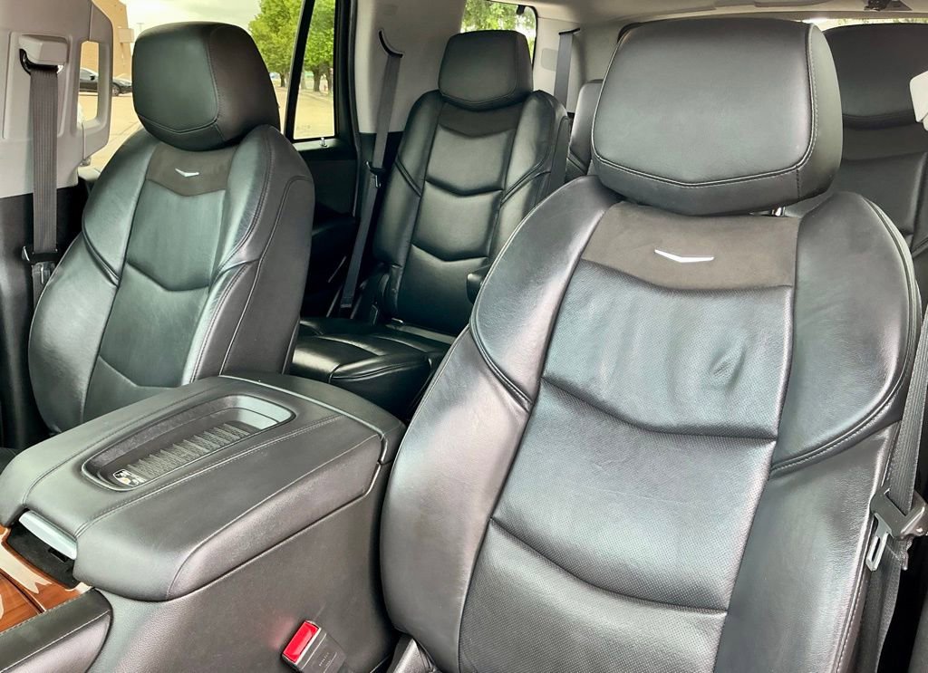 Used 2019 Cadillac Escalade Luxury AWD/4WD image 37