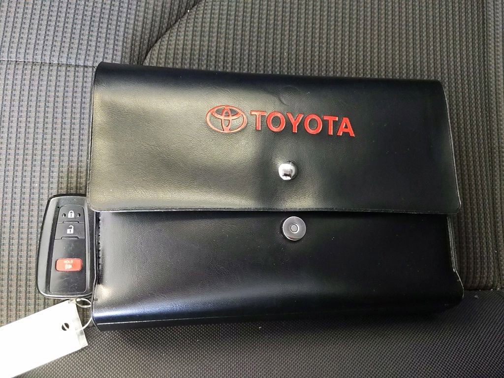 Used 2022 Toyota Highlander L FWD image 30