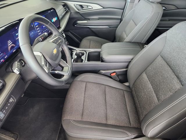 Used 2025 Chevrolet Traverse LT w/ Sun and Wheel Package image 8