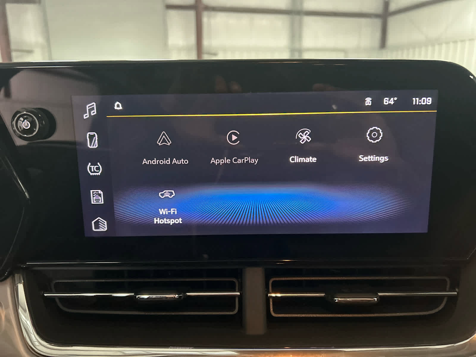 Used 2025 Chevrolet Trax LT w/ Driver Confidence Package image 17