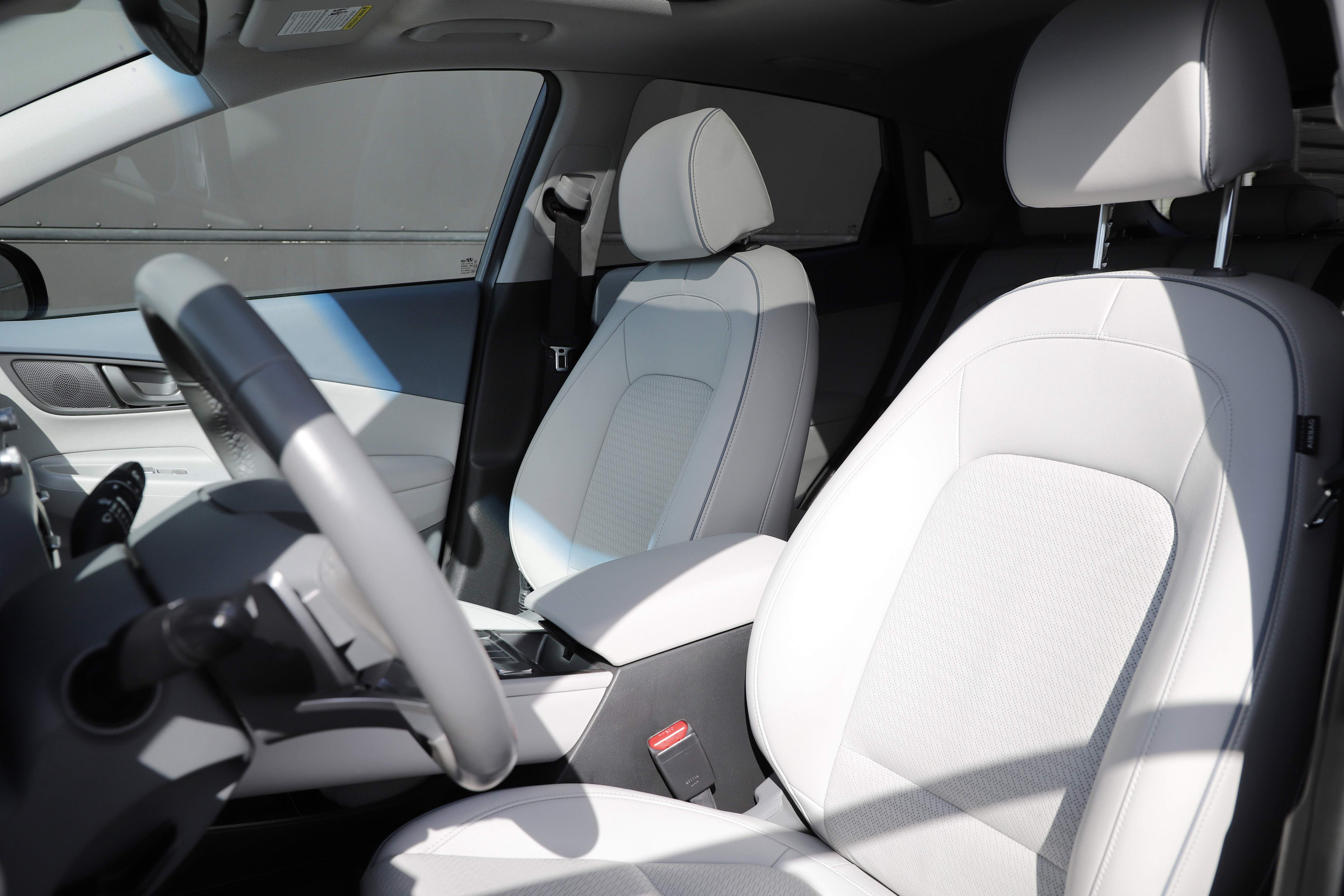 Used 2021 Hyundai Kona Limited image 18