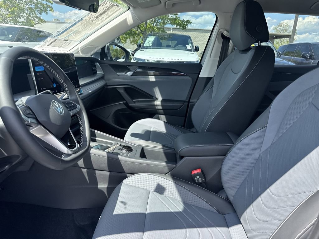 New 2025 Volkswagen Tiguan SE image 10