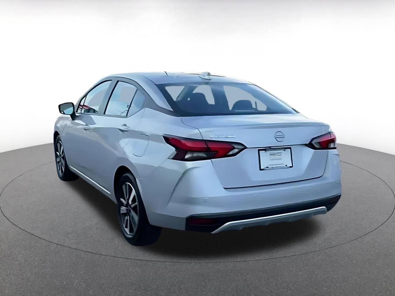 Used 2025 Nissan Versa SV image 11