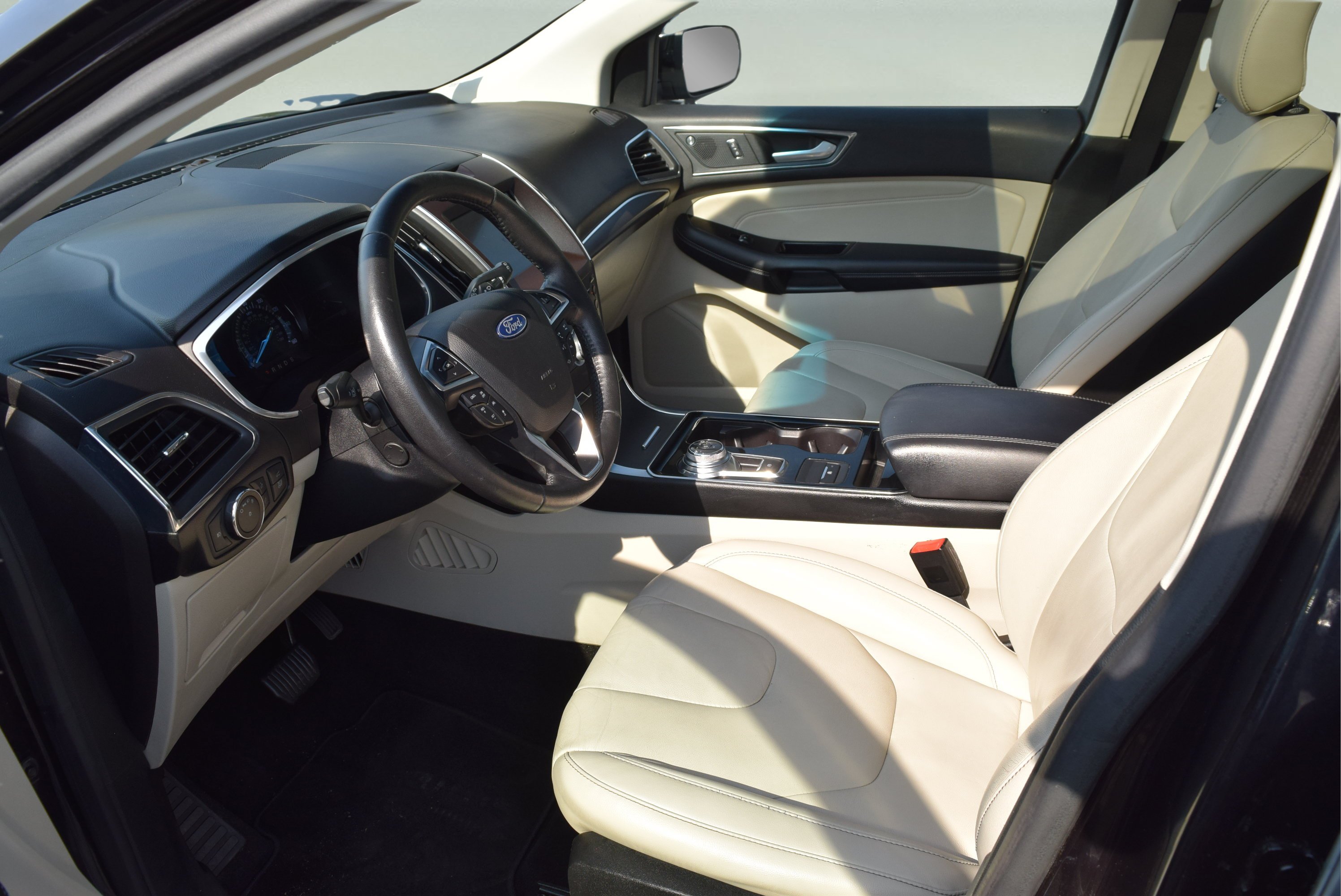 Used 2019 Ford Edge Titanium w/ Cold Weather Package AWD/4WD image 10