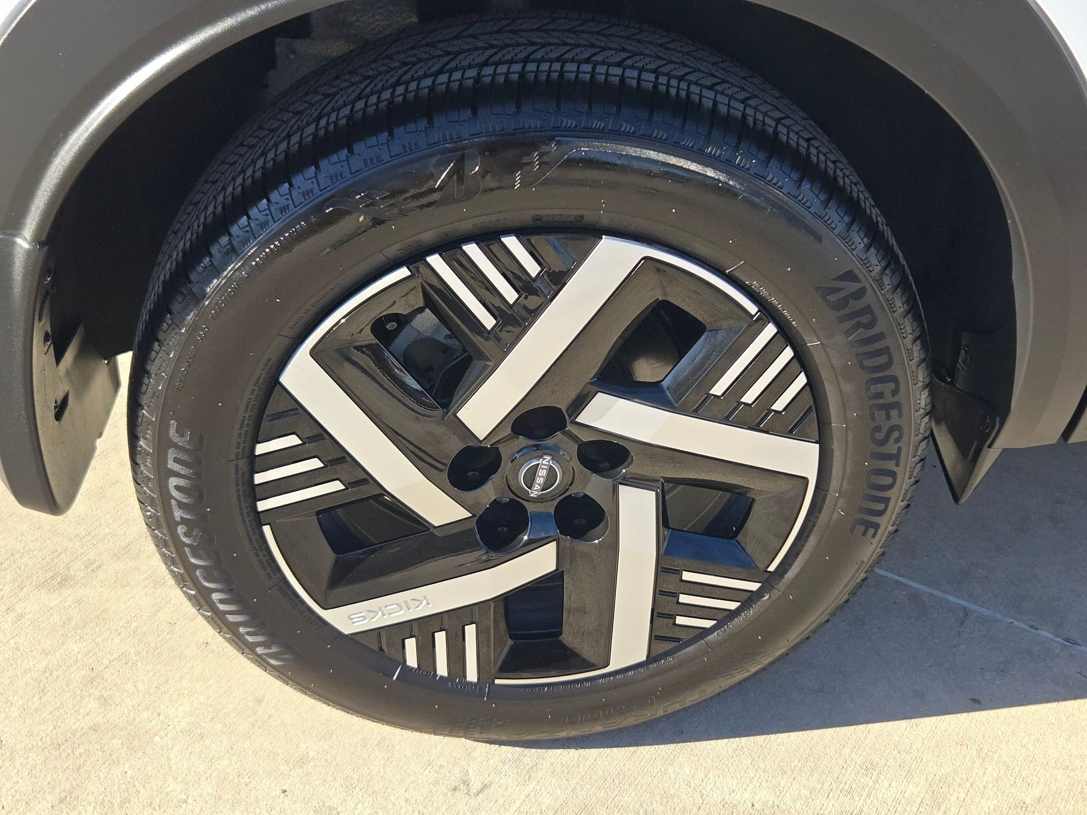 Certified 2025 Nissan Kicks SV w/ Illumination Package image 30