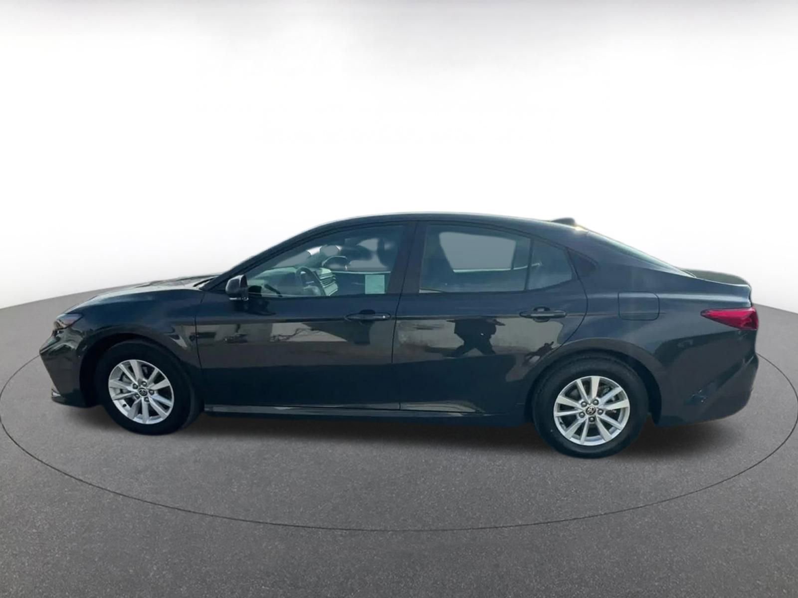 Used 2025 Toyota Camry LE image 9