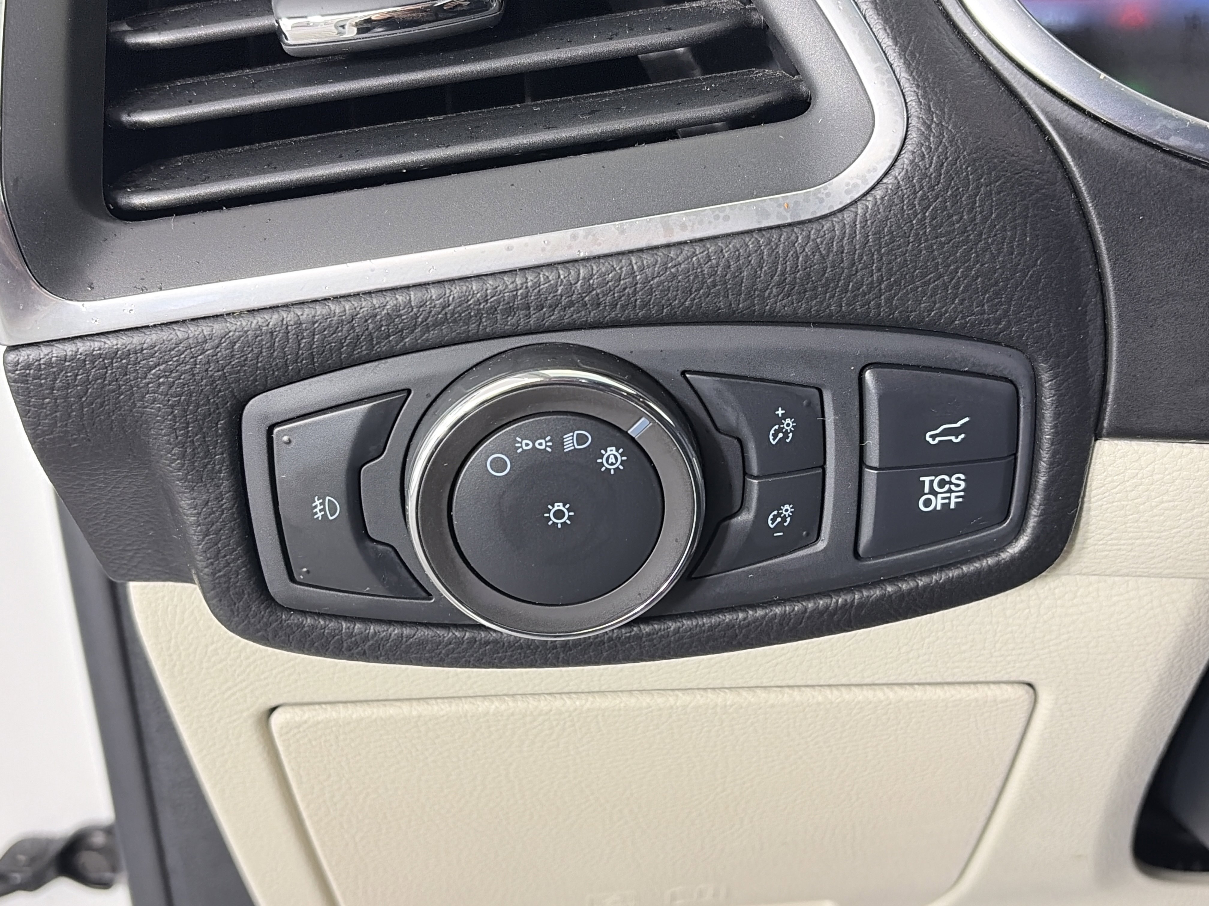 Used 2020 Ford Edge Titanium w/ Equipment Group 301A image 27