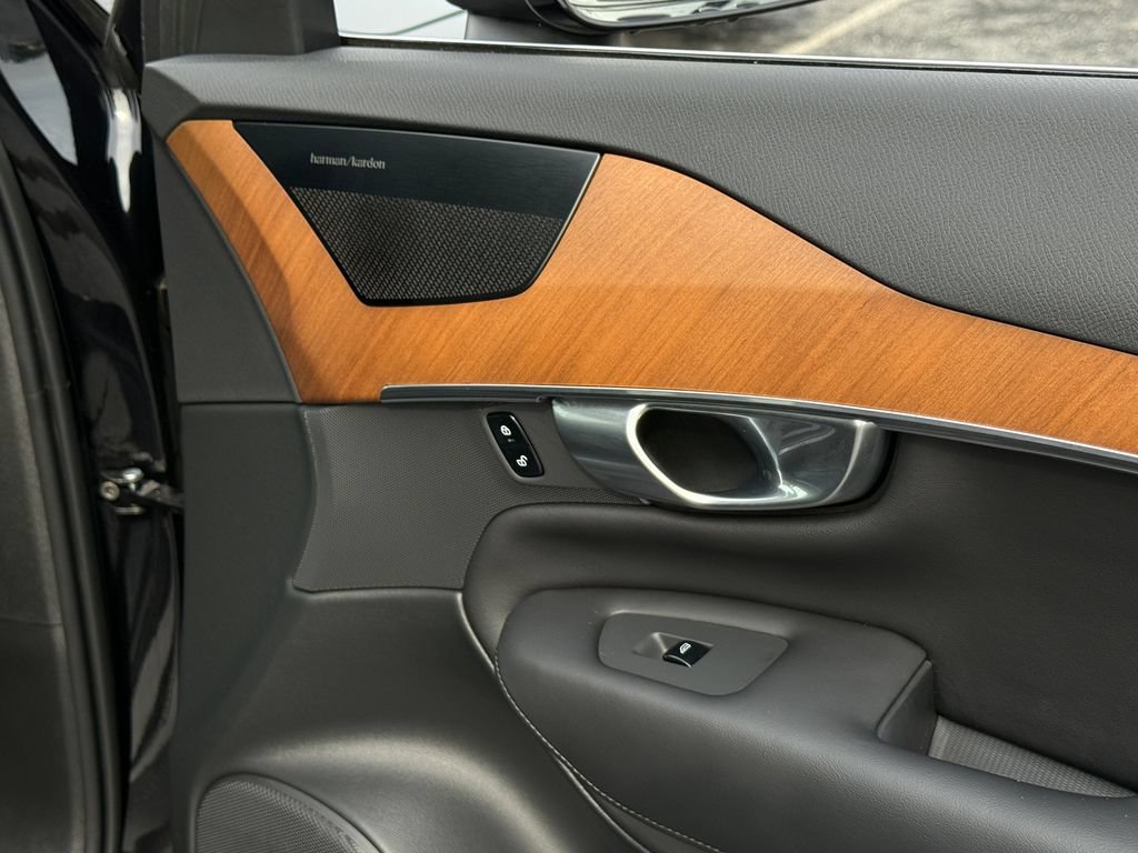 Certified 2023 Volvo XC90 B6 Plus w/ Protection Package Premier AWD/4WD image 18