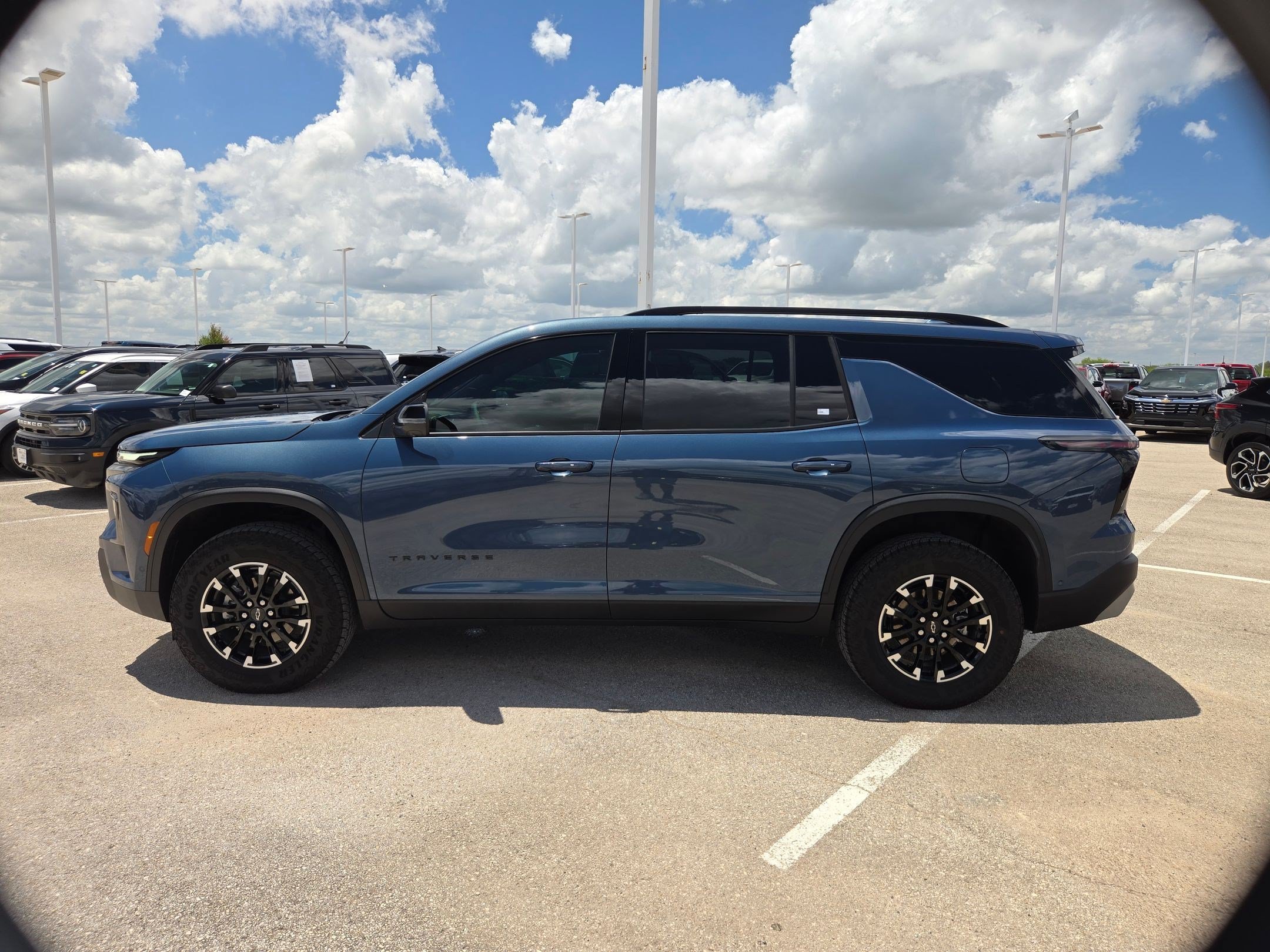 Certified 2026 Chevrolet Traverse Z71 w/ Enhanced Driving Package AWD/4WD image 6