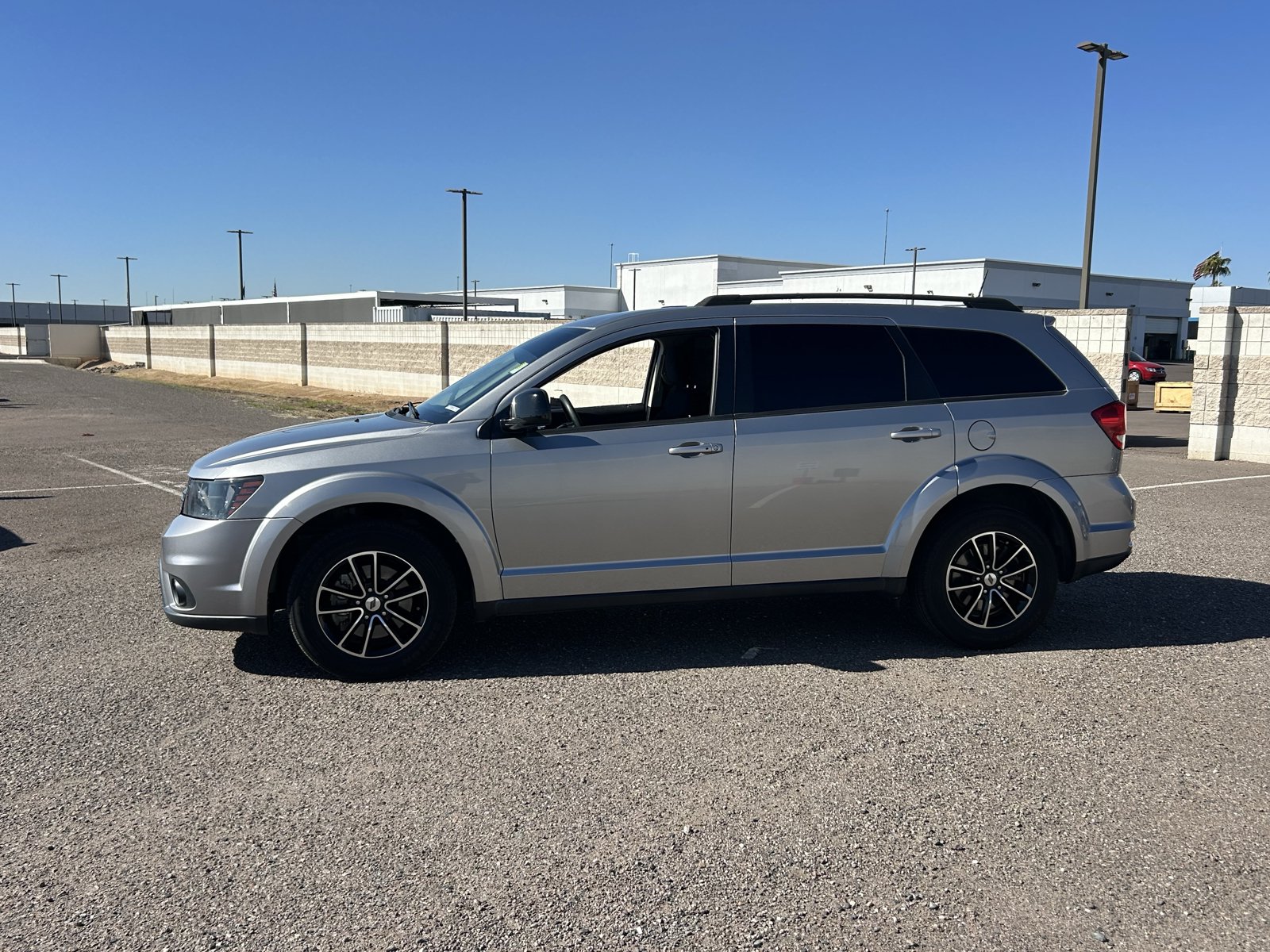 Used 2019 Dodge Journey SE FWD image 2