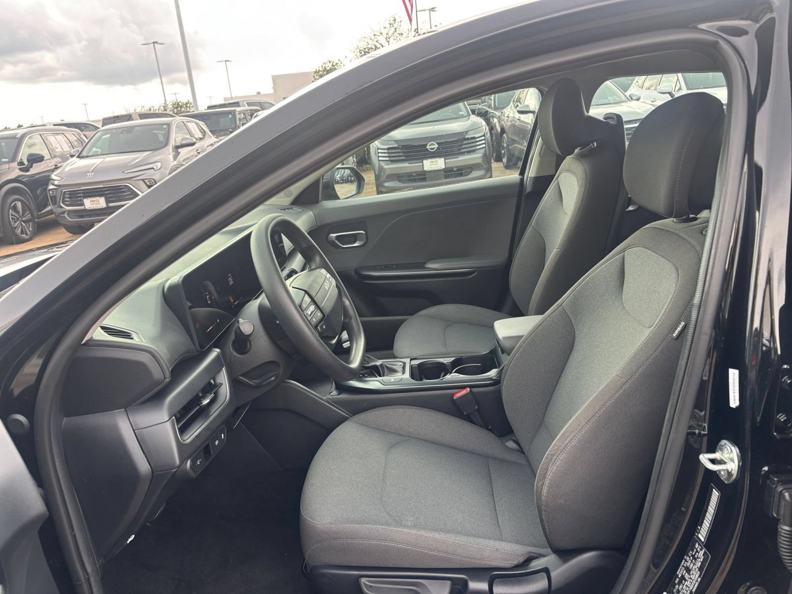 Used 2025 Kia K4 FWD image 25