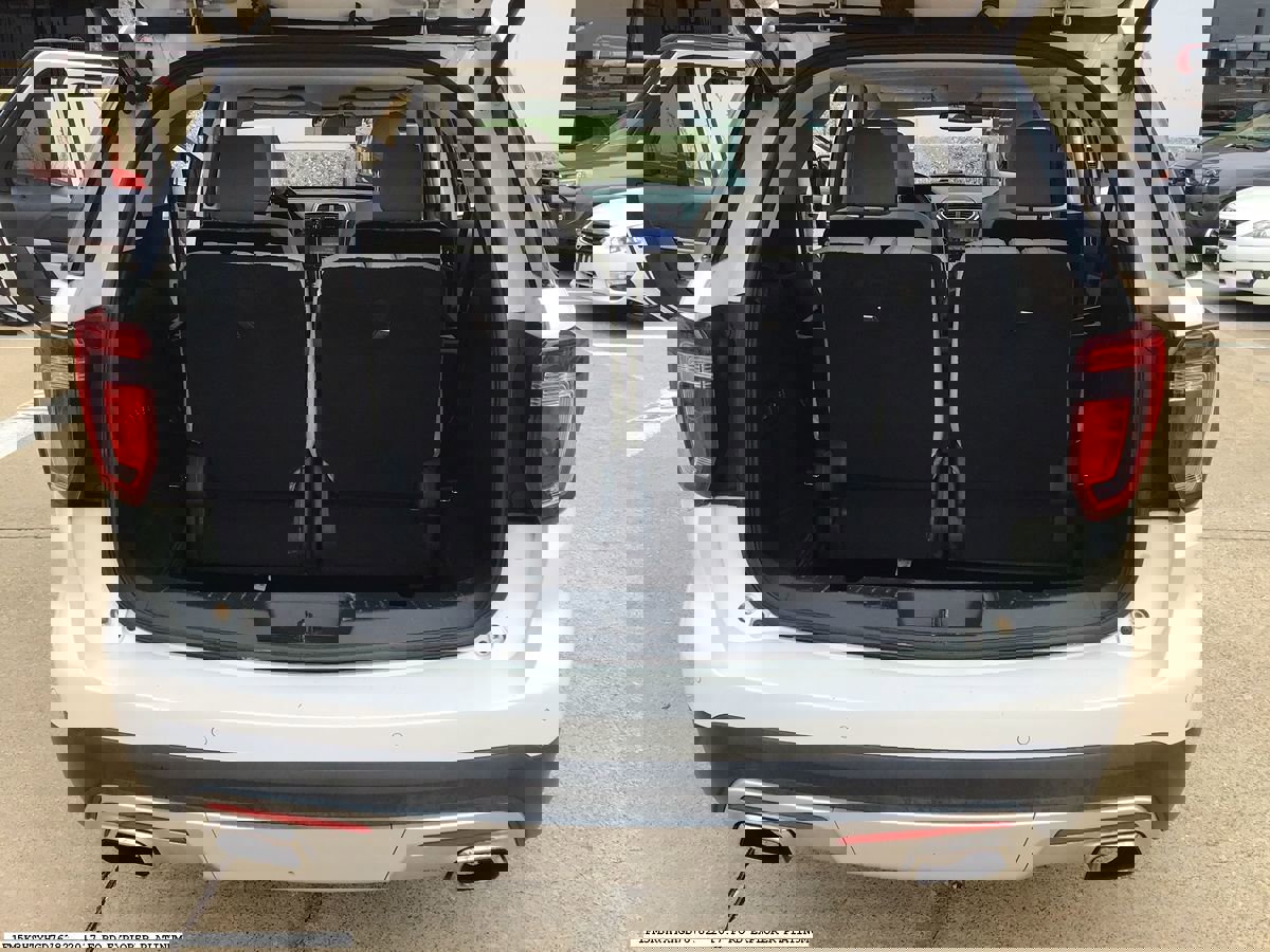 Used 2017 Ford Explorer Platinum image 16