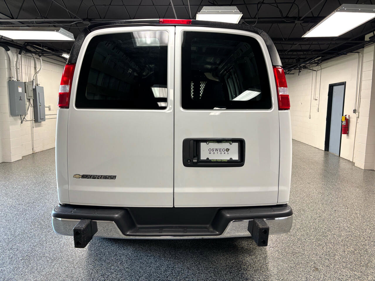 Used 2023 Chevrolet Express 2500 w/ Driver Convenience Package image 5