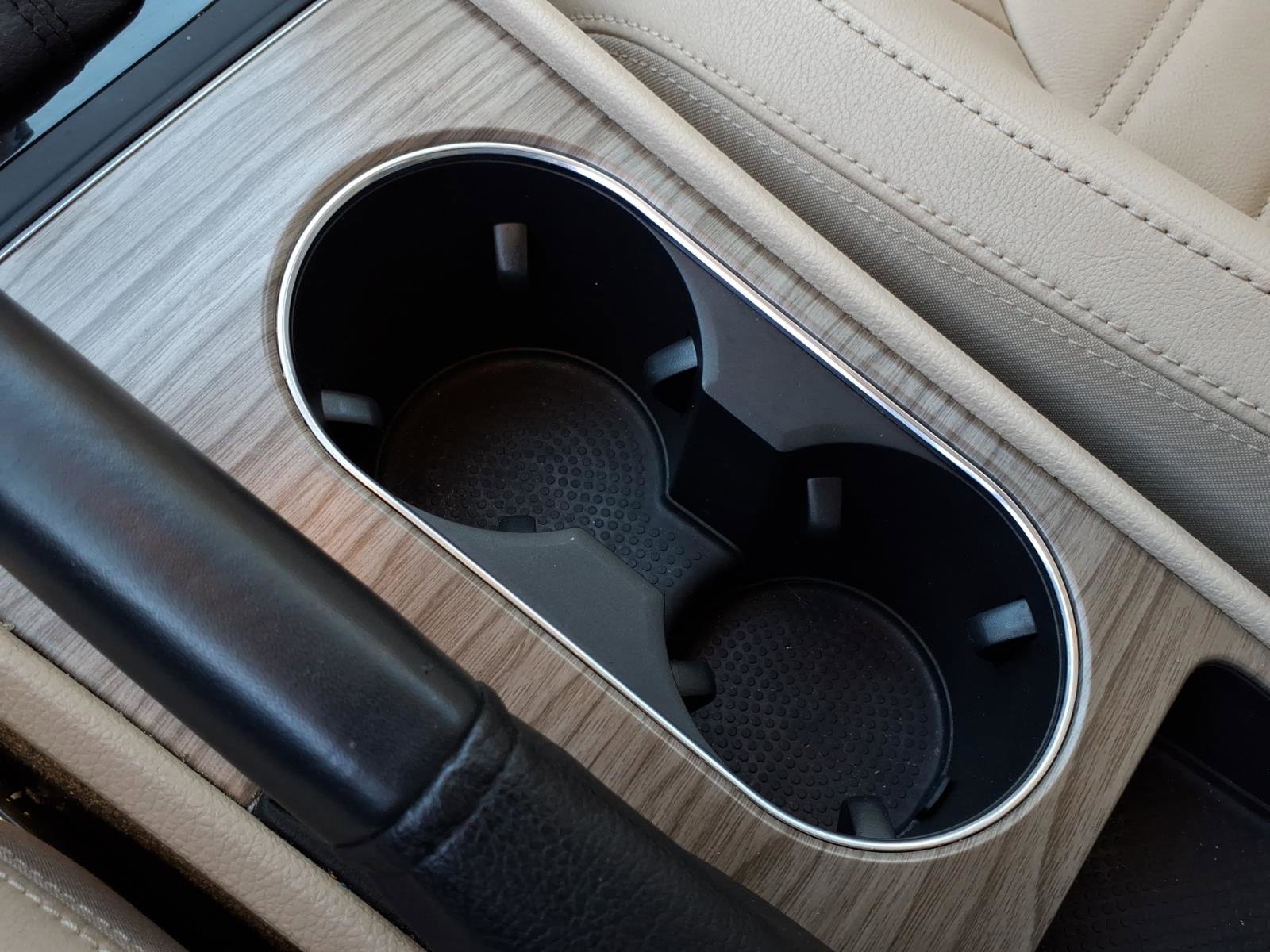 Used 2016 Volkswagen Passat 1.8T SEL Premium image 32