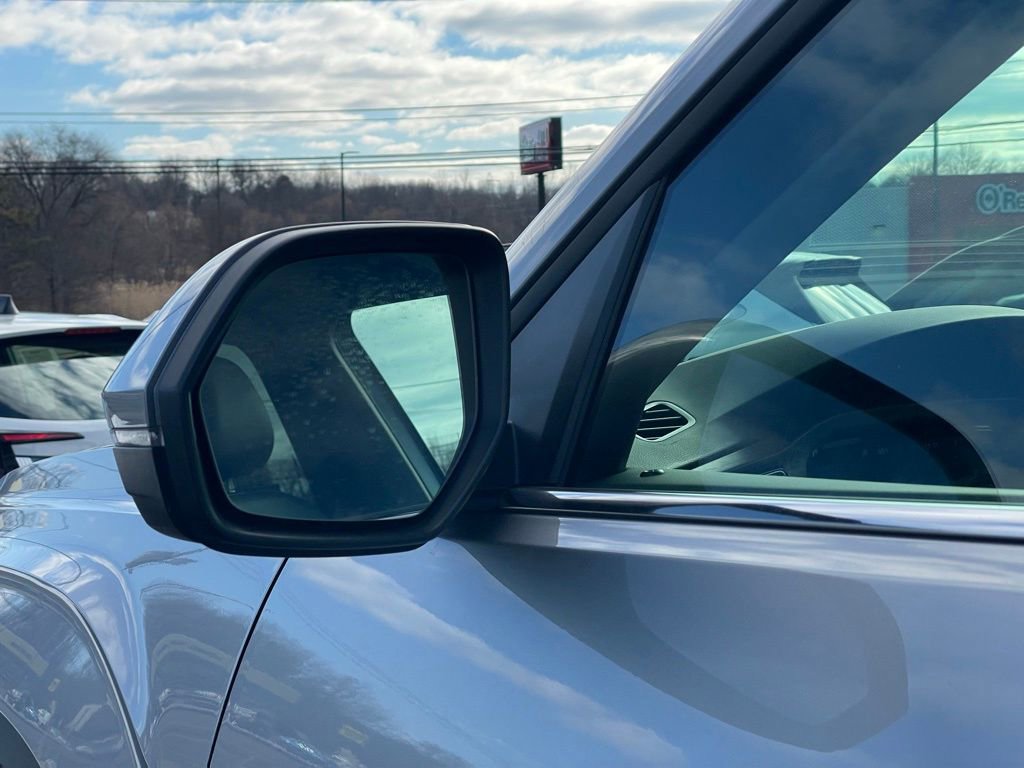 Certified 2025 Volkswagen Atlas SE w/ Black Wheel Package image 29