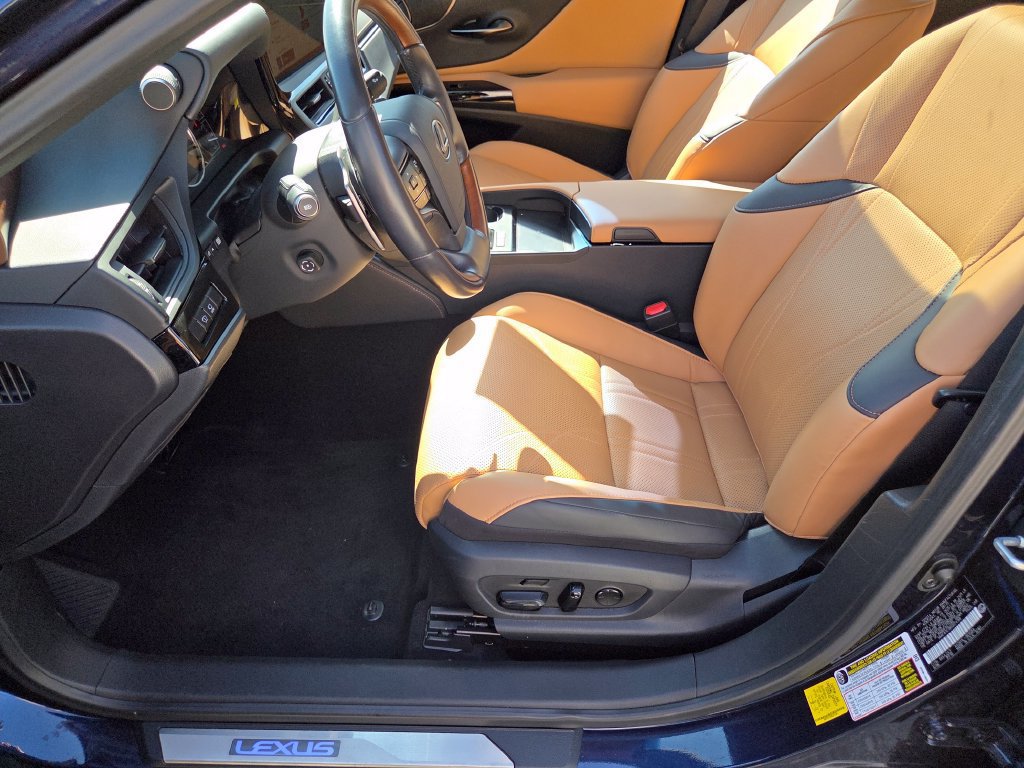 Certified 2025 Lexus ES 300h Ultra Luxury FWD image 8