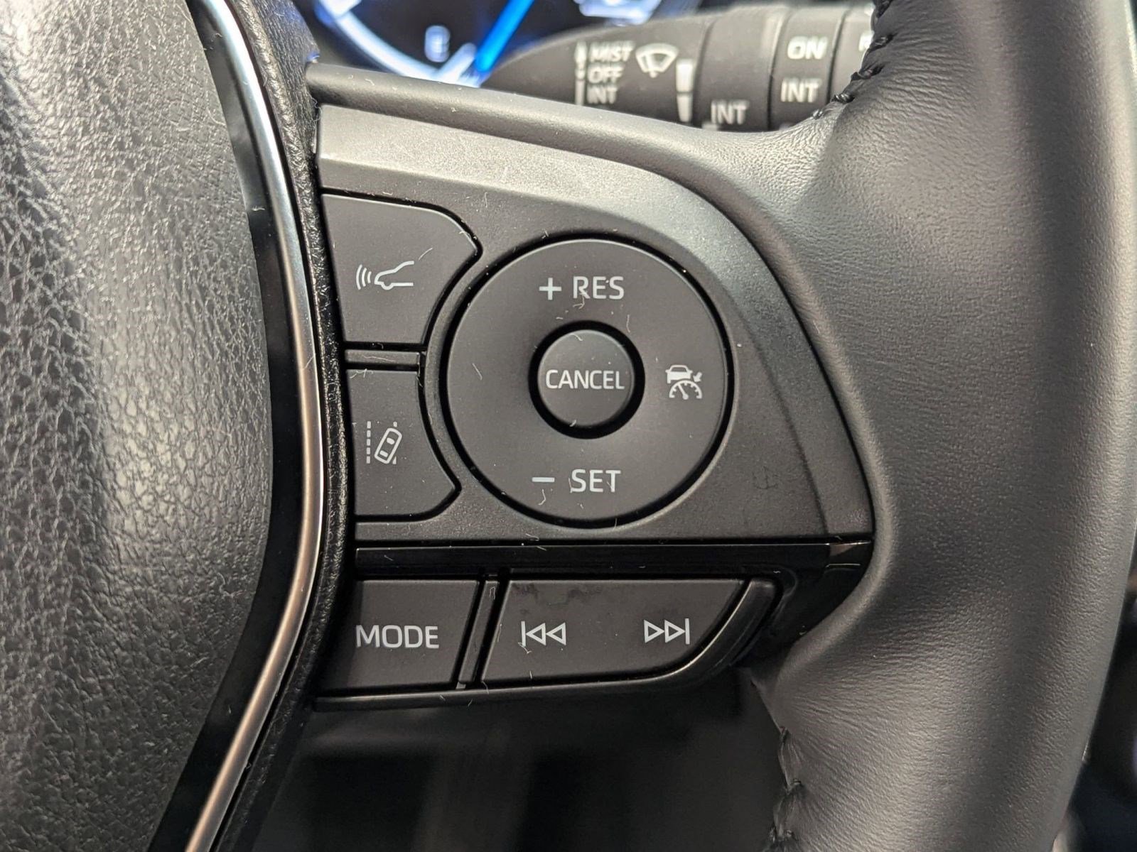 Used 2024 Toyota Venza XLE image 24