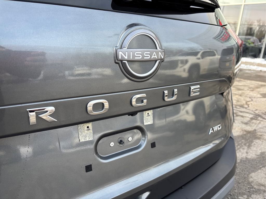 Used 2023 Nissan Rogue S image 14