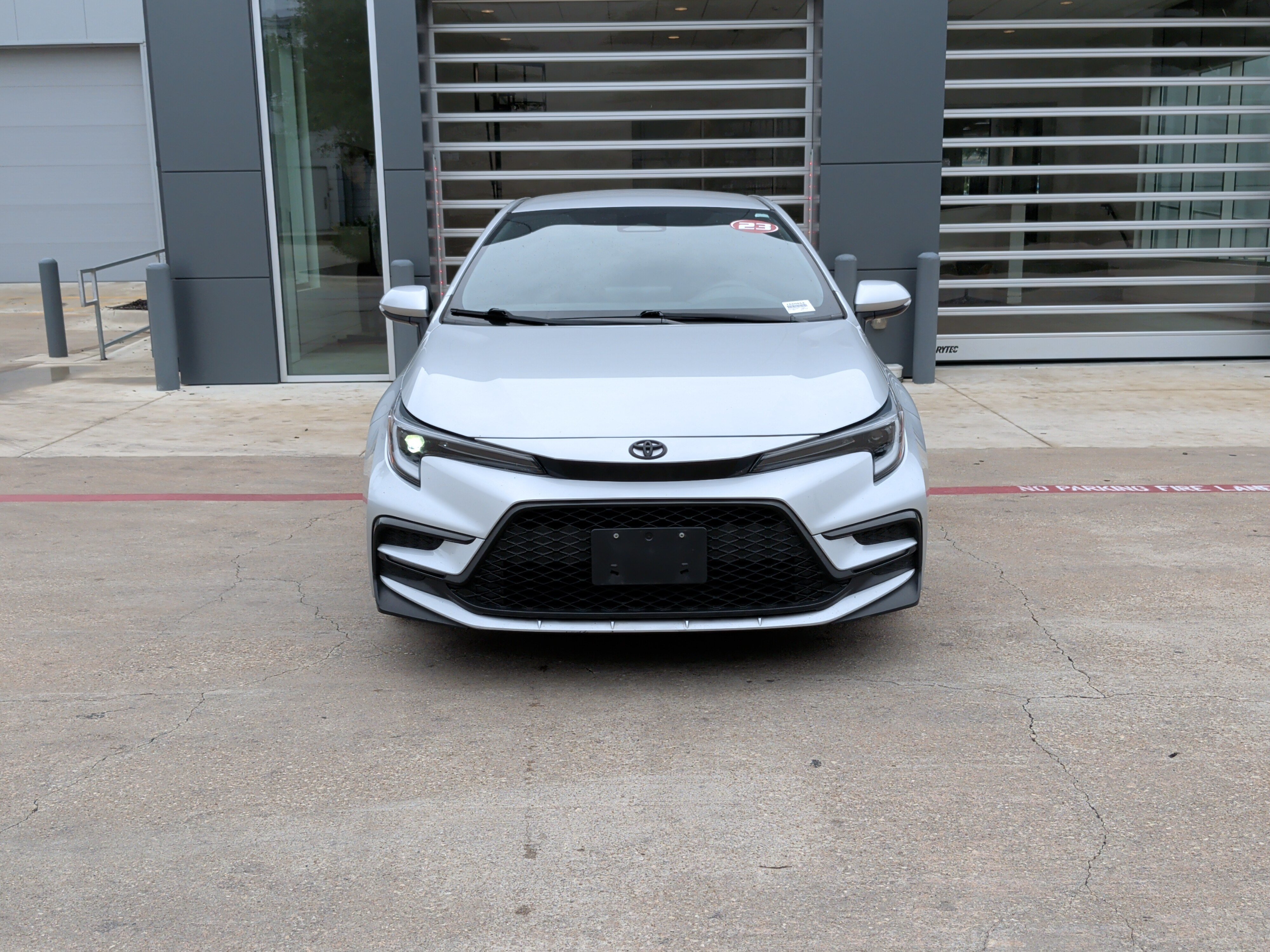 Used 2023 Toyota Corolla SE FWD image 3