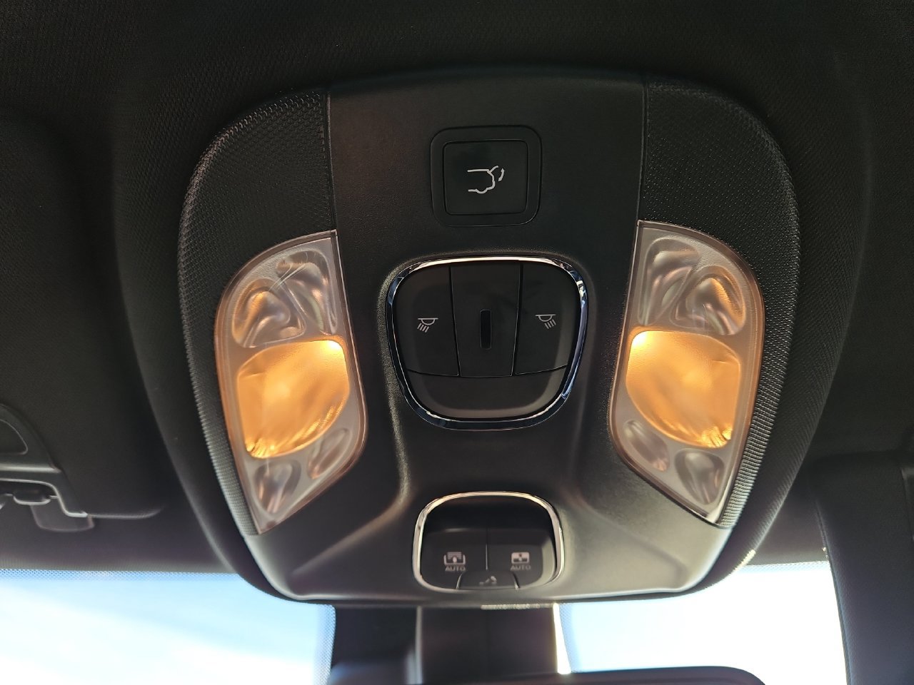 New 2026 Jeep Compass Latitude w/ Sun and Sound Group AWD/4WD image 22