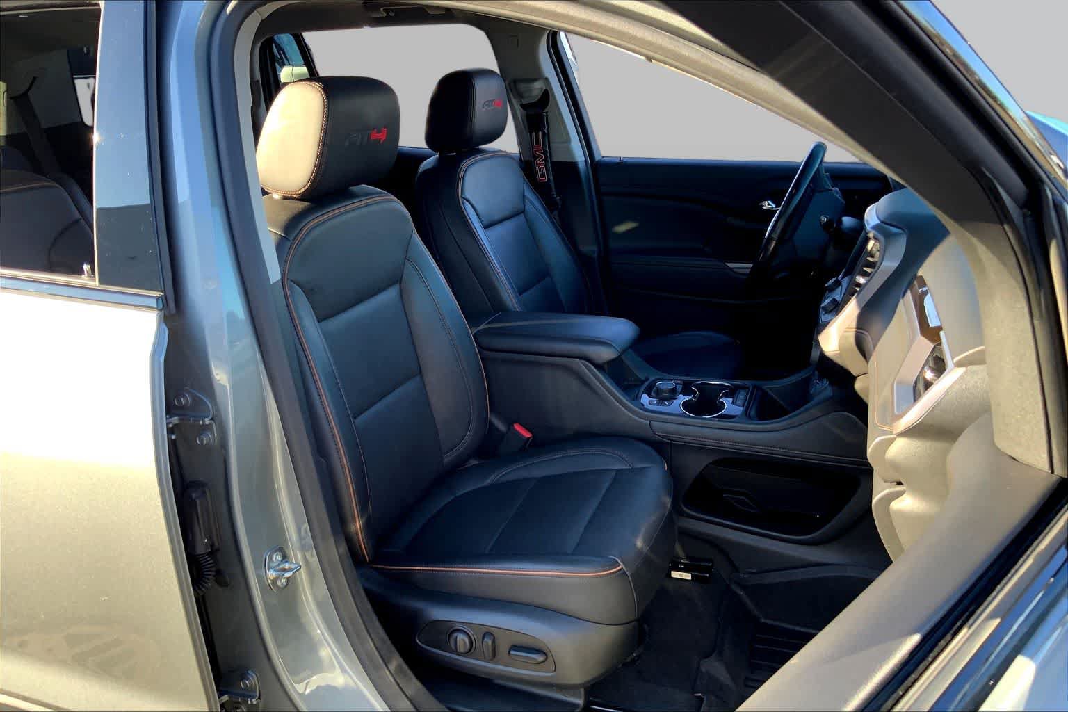 Used 2023 GMC Acadia AT4 w/ Technology Package AWD/4WD image 8