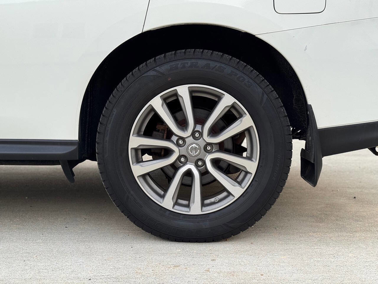 Used 2014 Nissan Pathfinder SV image 27