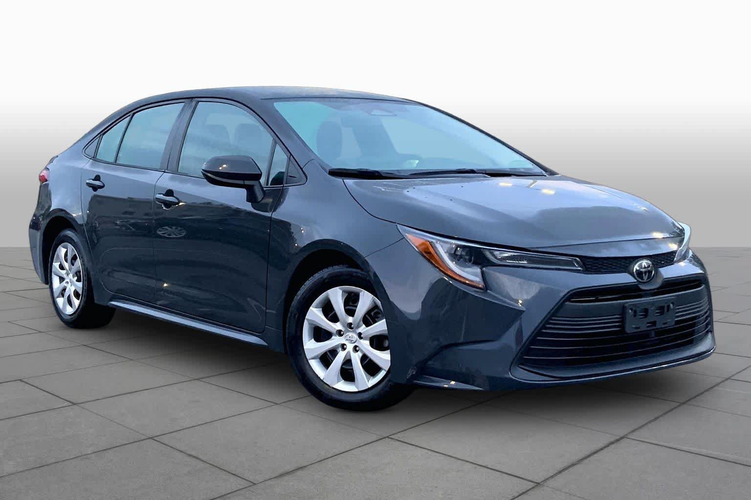 Used 2024 Toyota Corolla LE FWD image 3