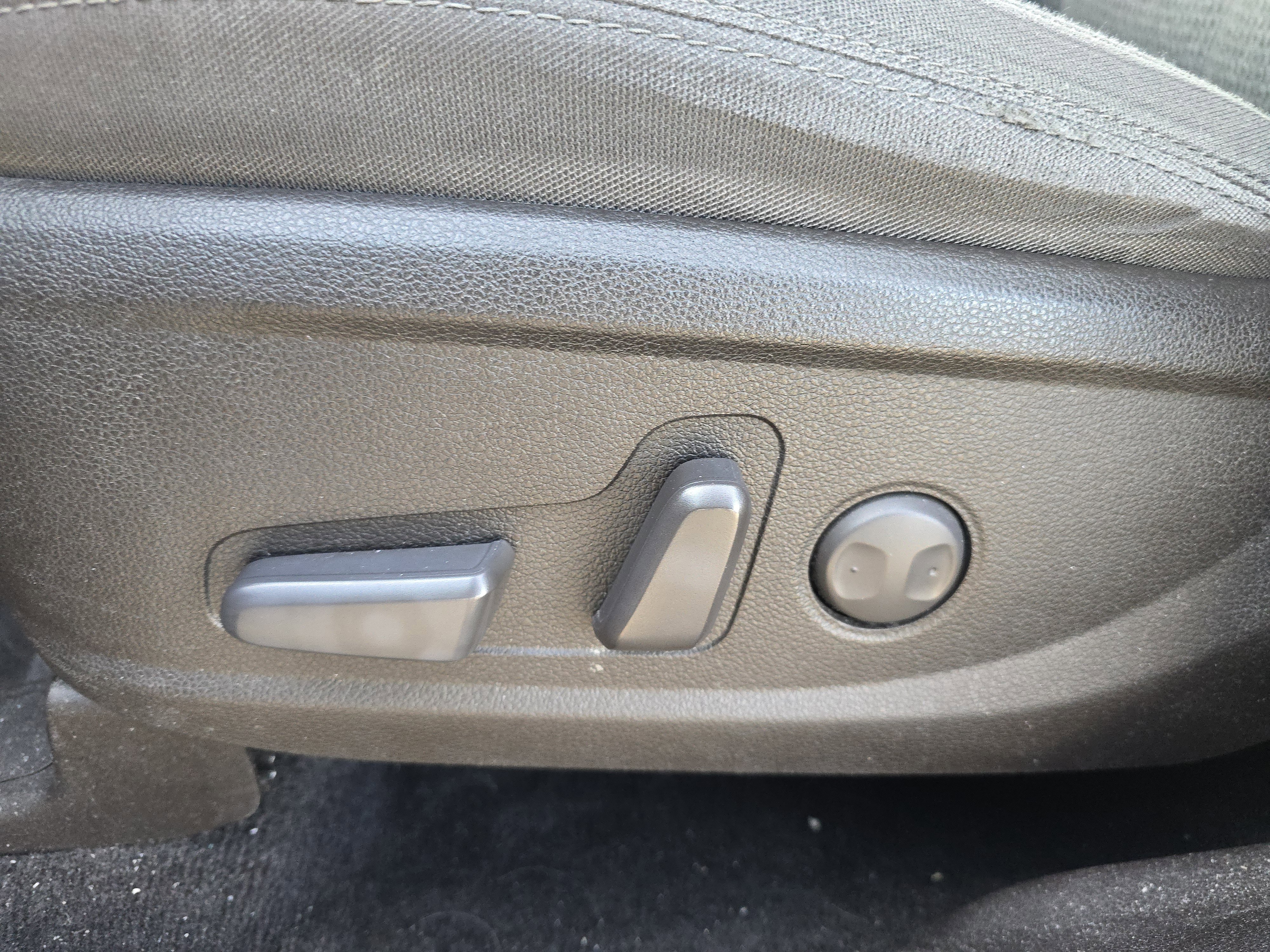 Used 2020 Hyundai Santa Fe SEL image 11