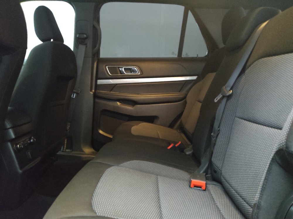 Used 2019 Ford Explorer XLT FWD image 18