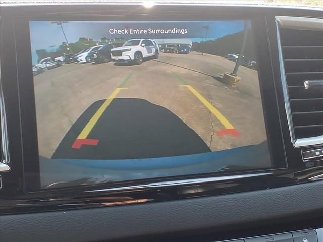 Used 2024 Chrysler Pacifica Touring-L image 26