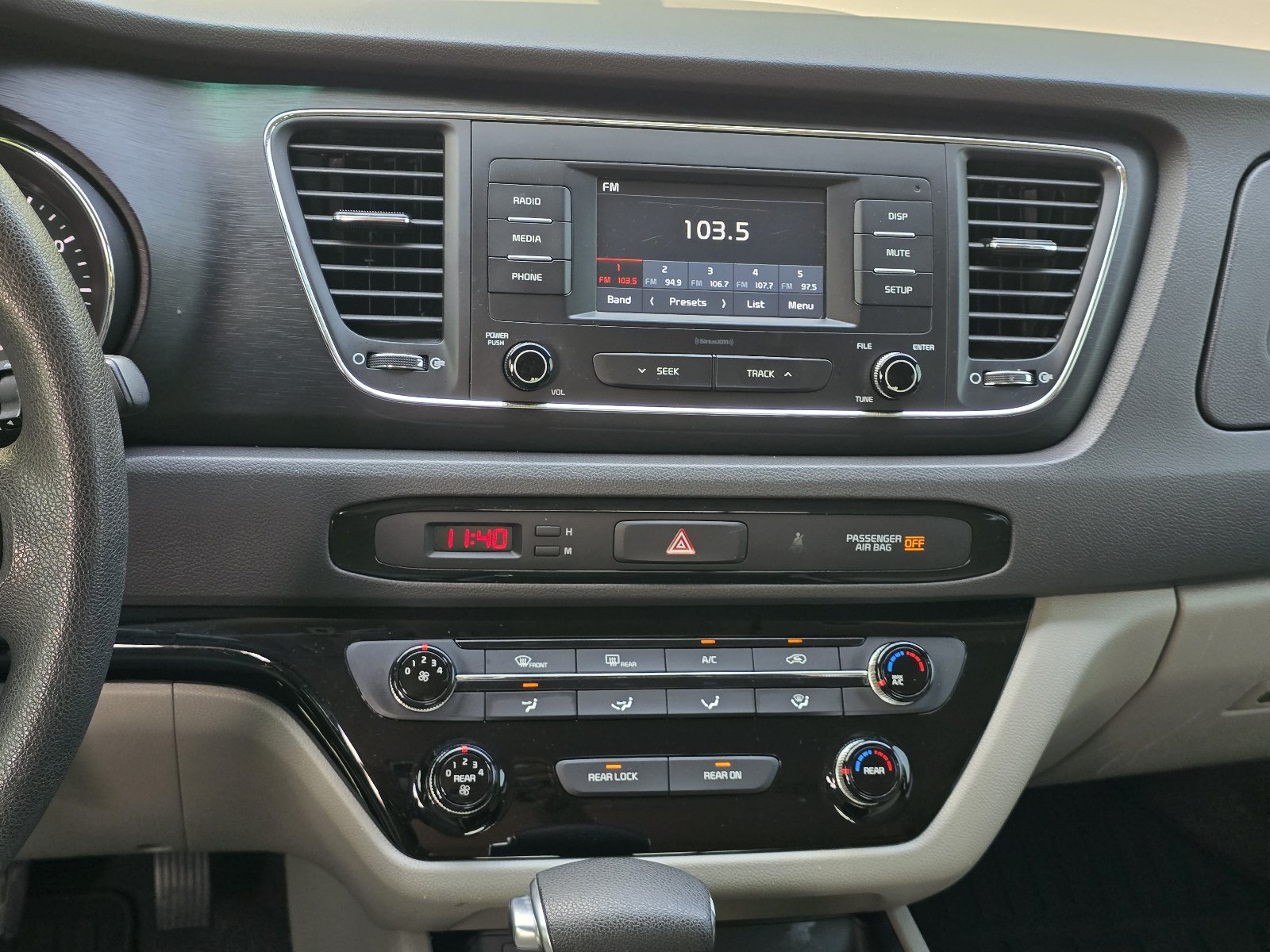 Used 2018 Kia Sedona L FWD image 16