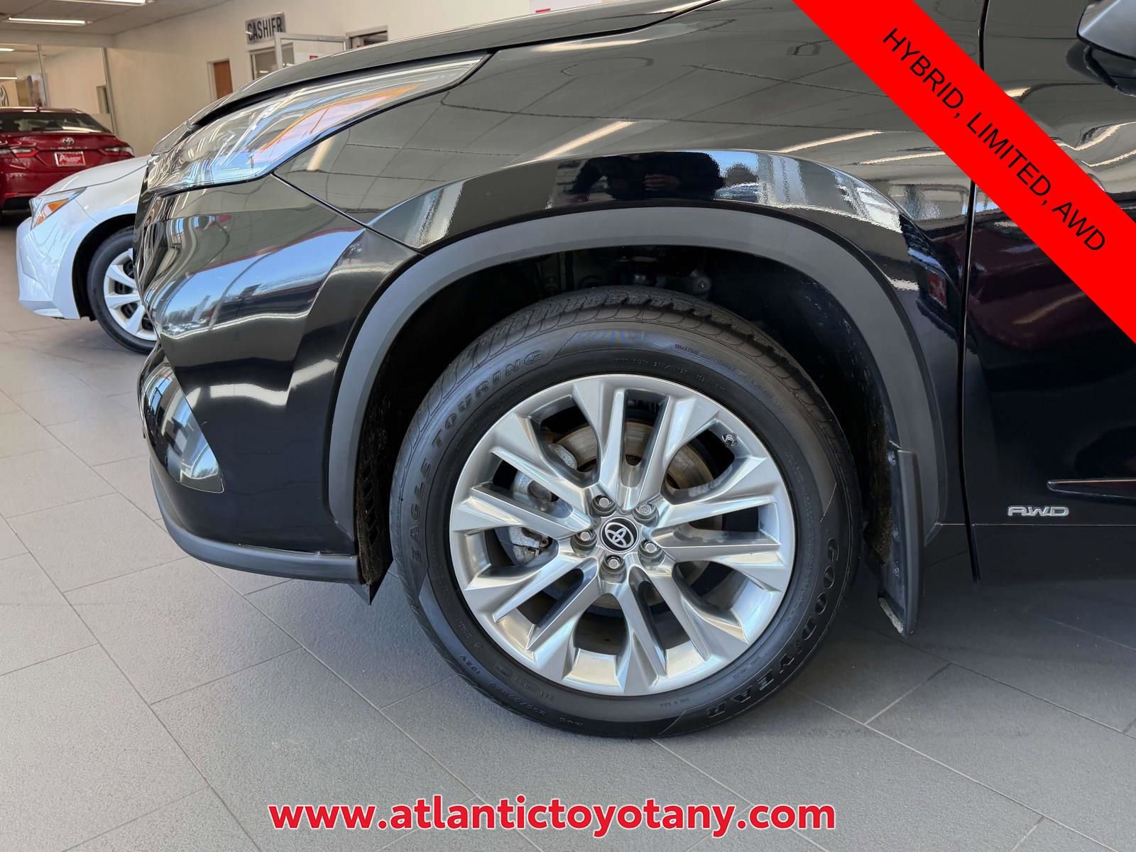Used 2024 Toyota Highlander Limited image 7