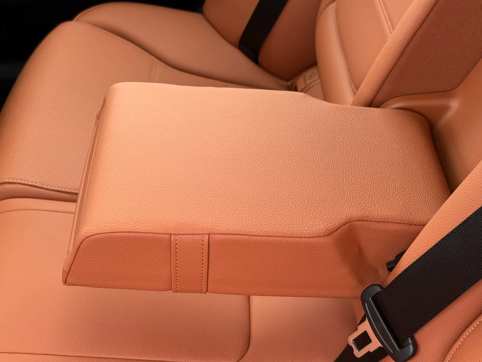 Used 2025 Mercedes-Benz C 300 4MATIC Sedan image 32