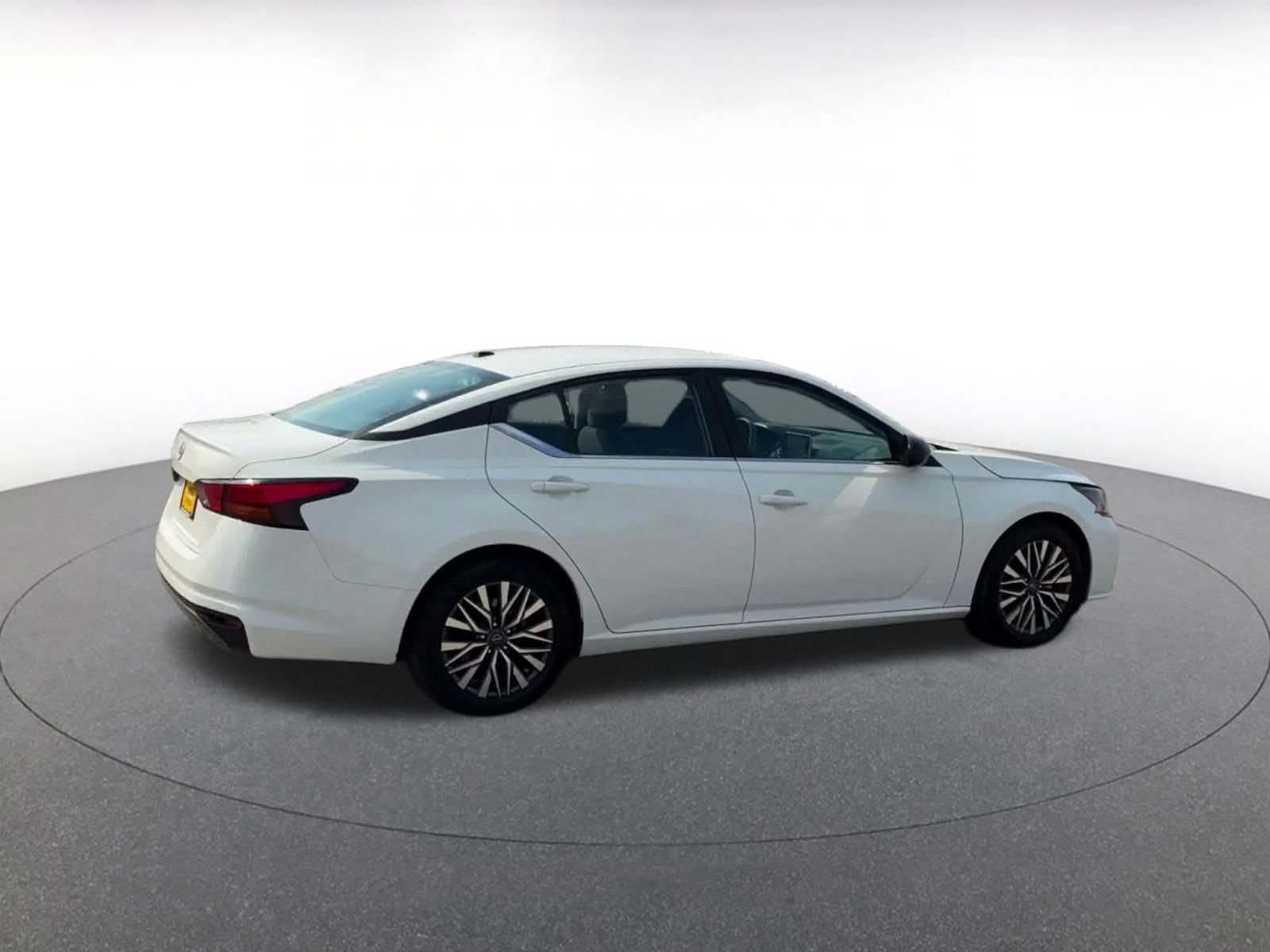 Used 2026 Nissan Altima 2.5 SV FWD image 14
