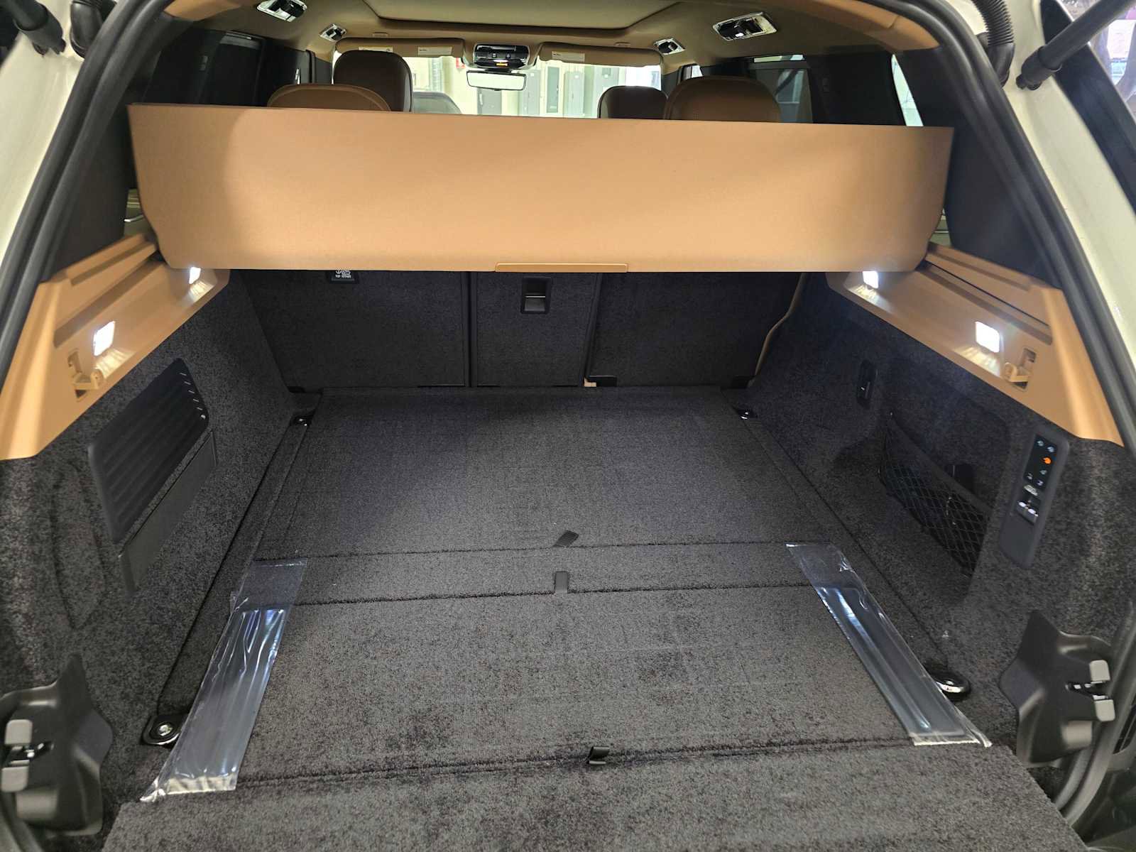 New 2026 Land Rover Range Rover SE image 16