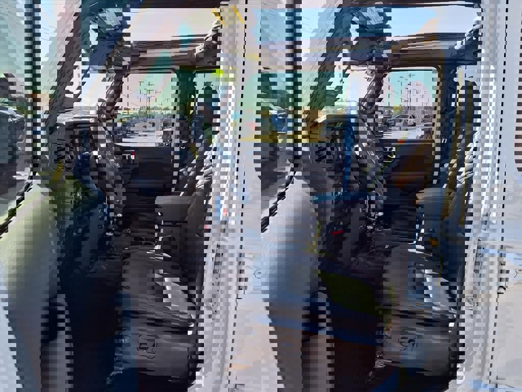 Certified 2025 Jeep Wrangler Unlimited Rubicon image 21