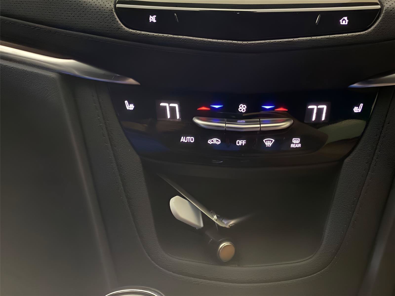 Certified 2024 Cadillac XT5 Premium Luxury w/ Technology Package AWD/4WD image 23
