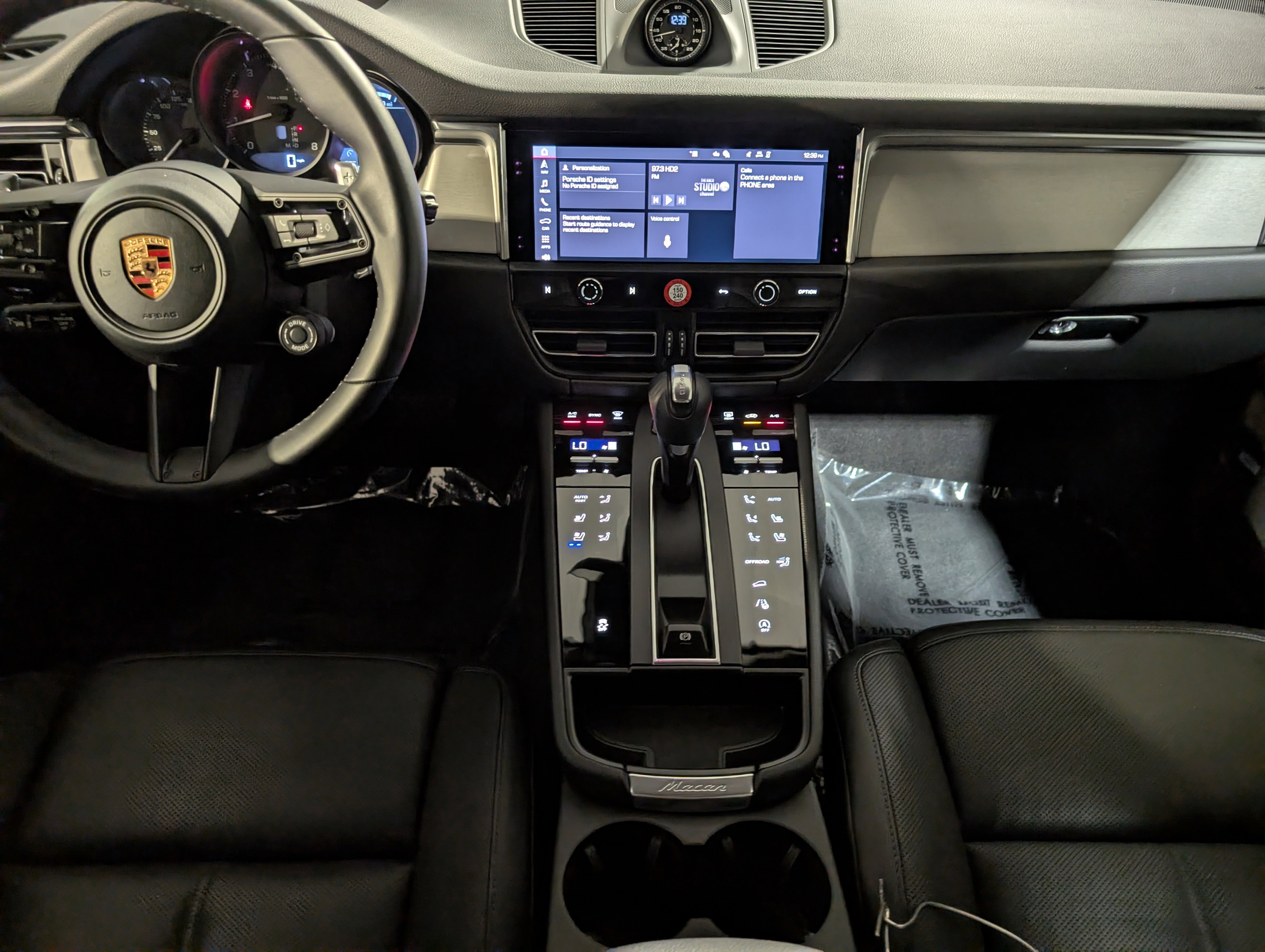 Certified 2026 Porsche Macan AWD/4WD image 7