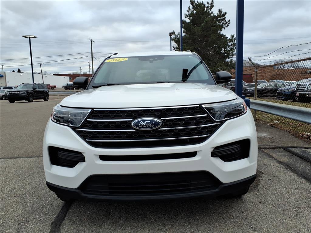 Certified 2023 Ford Explorer XLT w/ Class IV Trailer Tow Package image 2