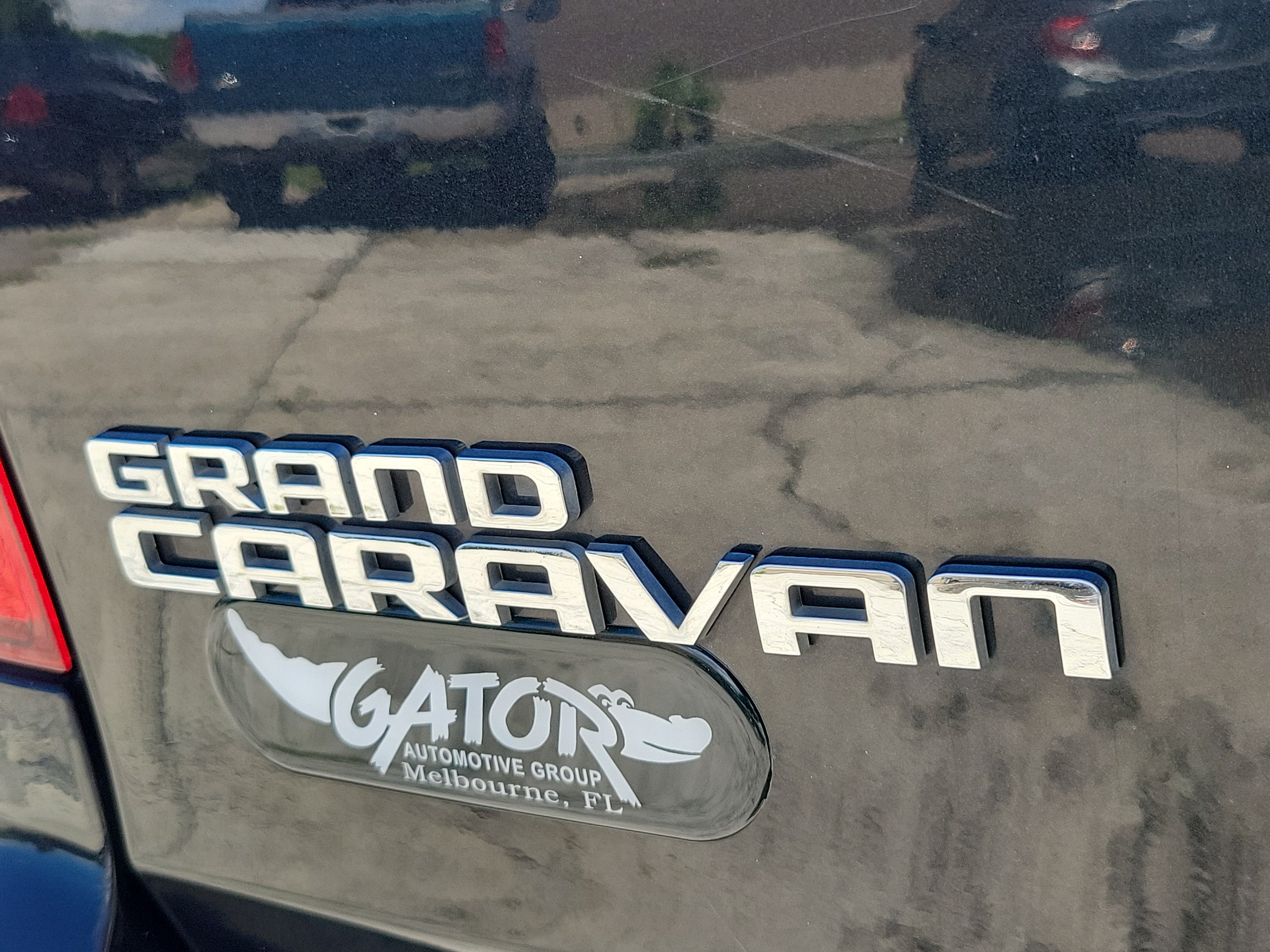 Used 2019 Dodge Grand Caravan SXT FWD image 6