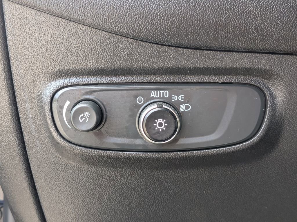 Used 2020 Chevrolet Equinox LT image 18