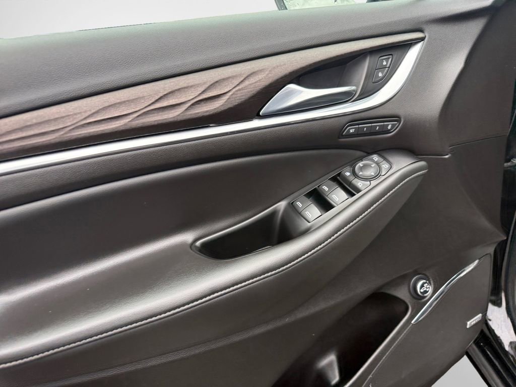 Used 2023 Buick Enclave Avenir image 14