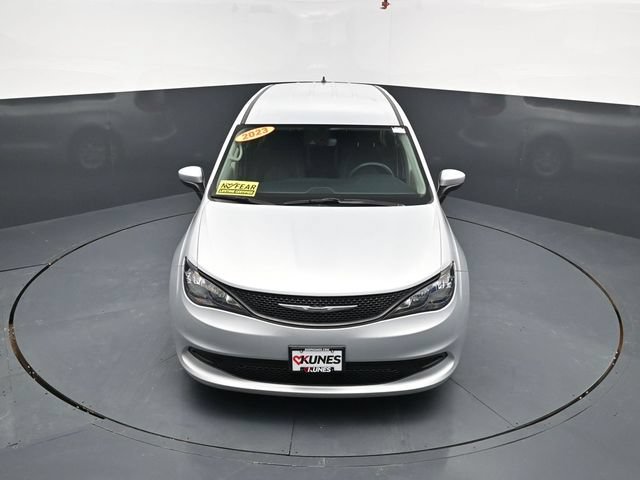 Used 2023 Chrysler Voyager LX FWD image 43