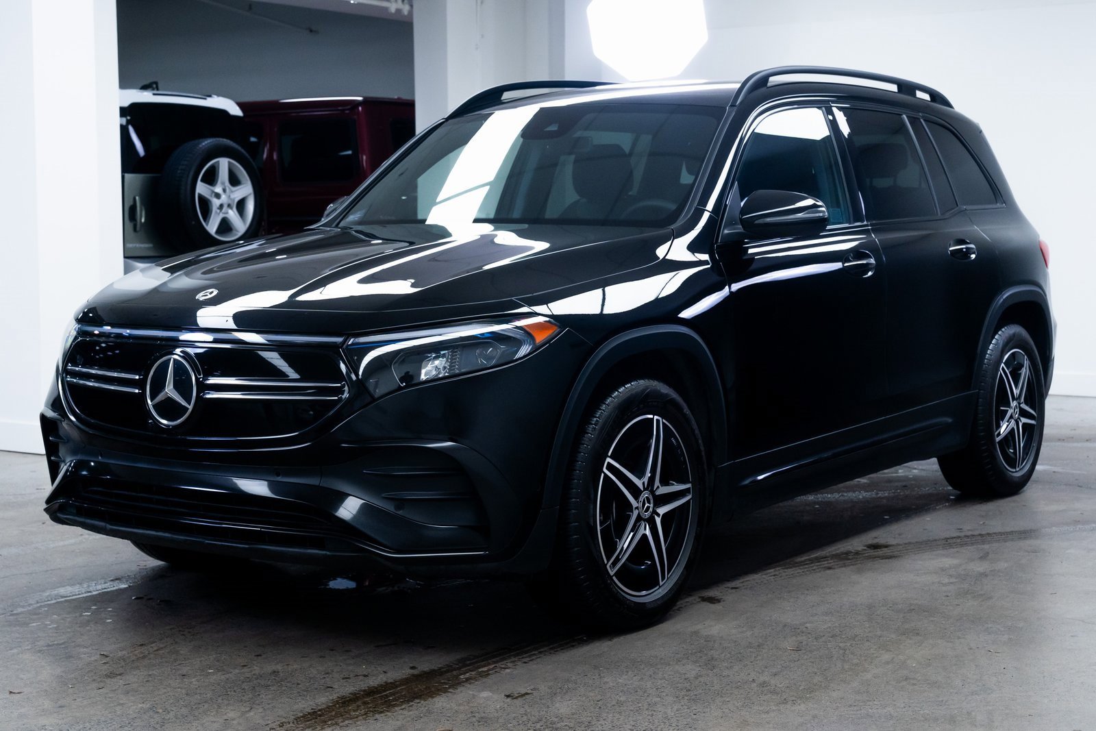 Used 2023 Mercedes-Benz EQB 300 4MATIC image 3