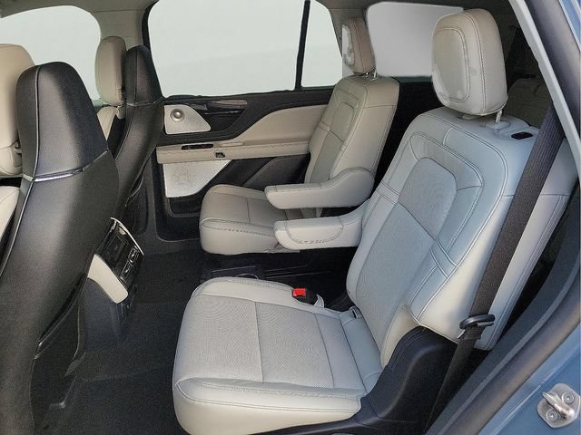 Used 2025 Lincoln Aviator Reserve w/ Luxury Package RWD image 16