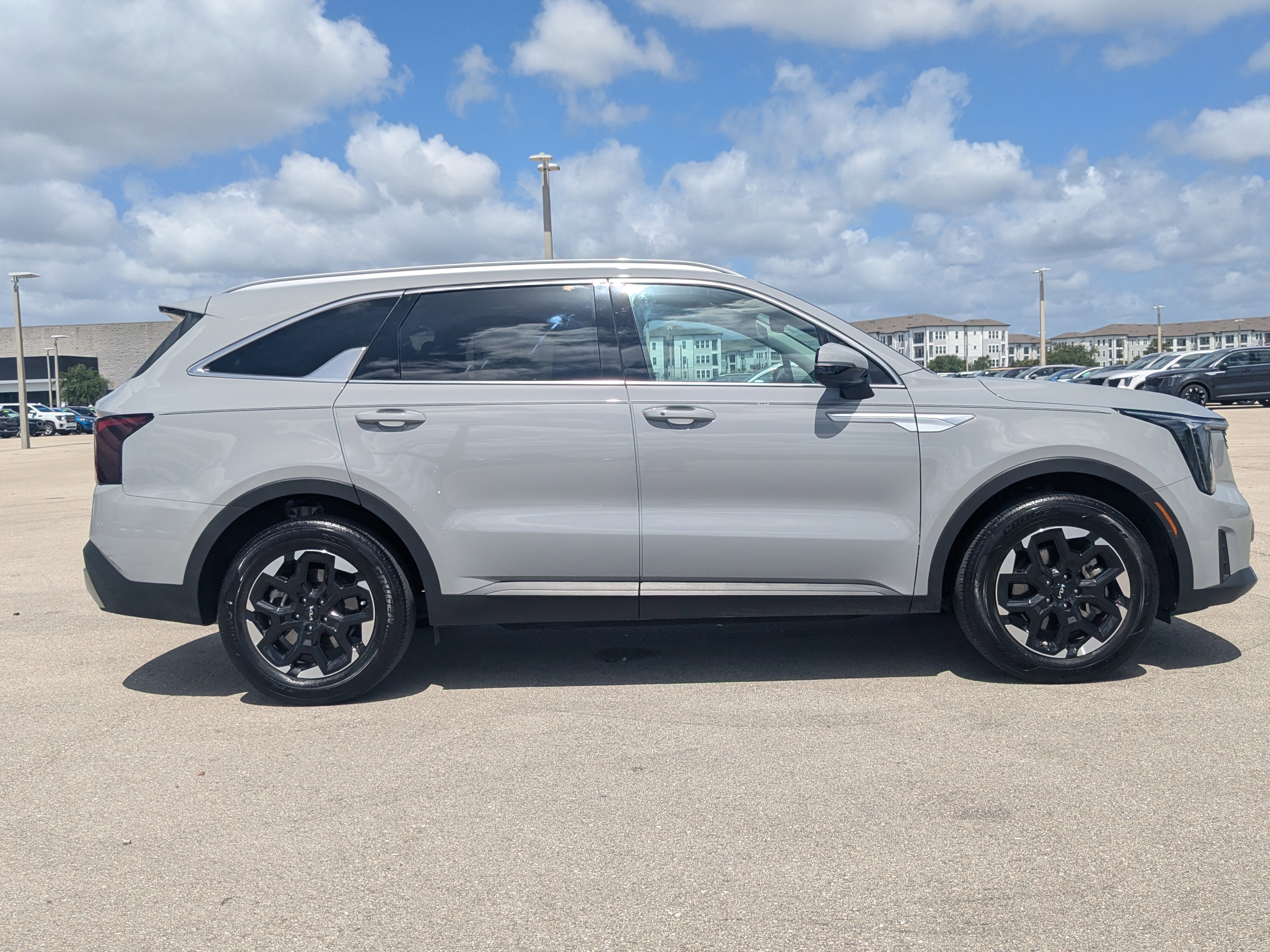 Certified 2024 Kia Sorento S w/ Panoramic Sunroof Package image 4