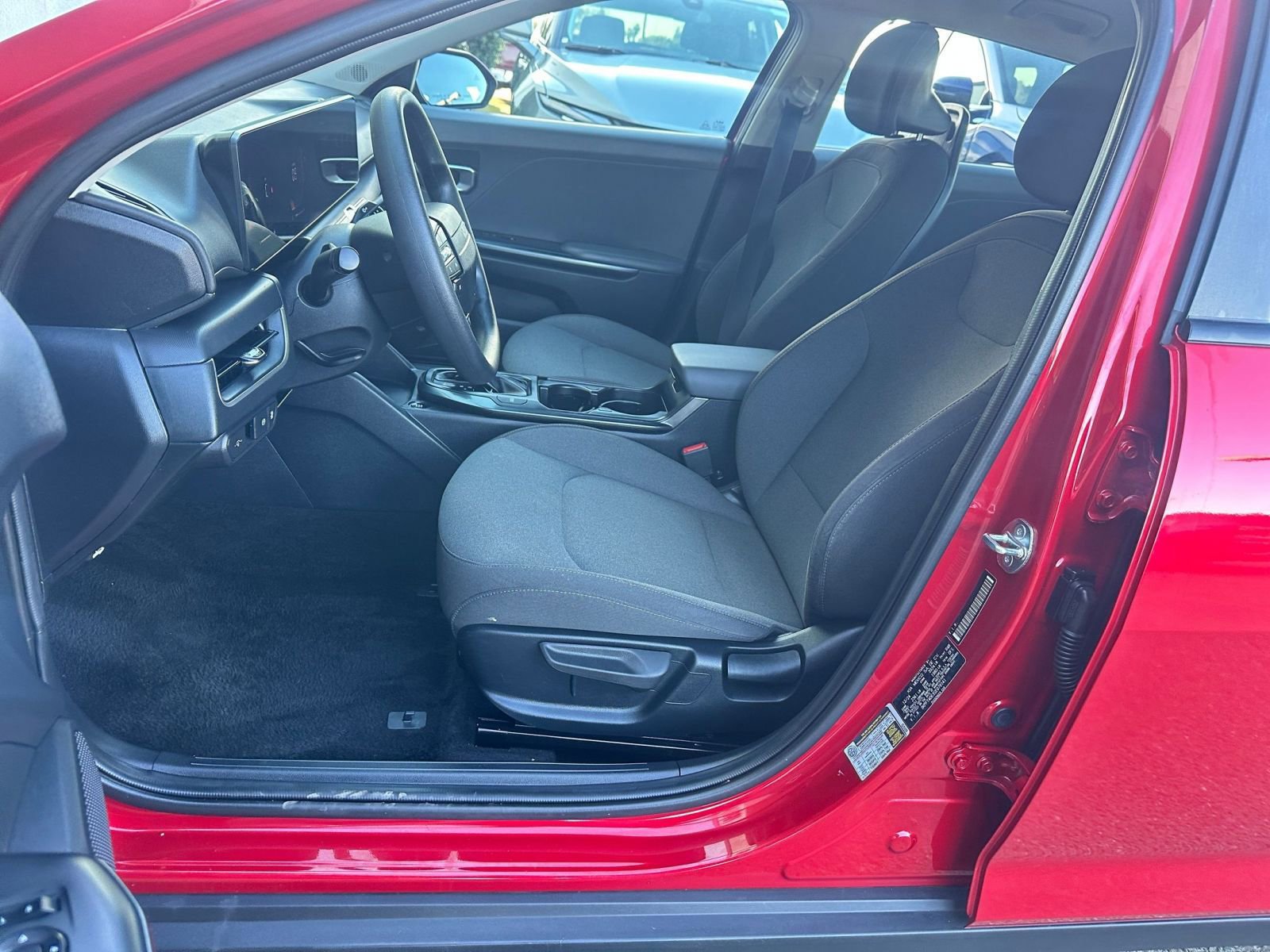 Used 2025 Kia K4 LXS image 37